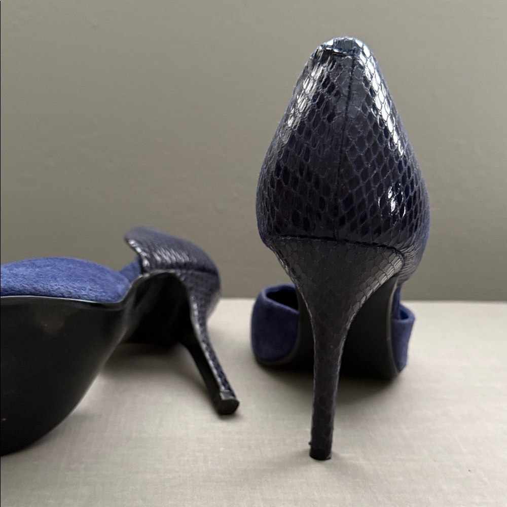 Steve Madden Navy and Black Heels - Picture 4 of 7